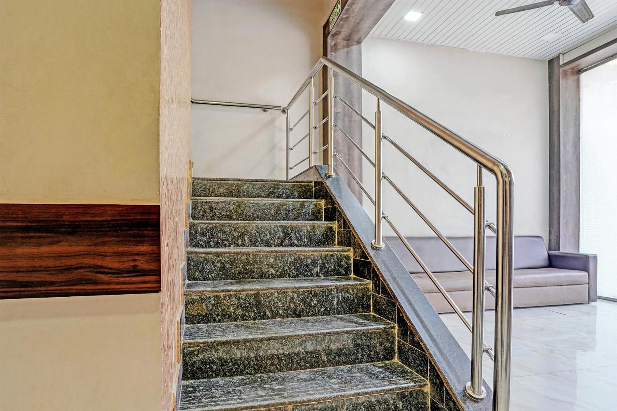 Oyo Hotel Blue Sapphire Residency Near Chhatrapati Shivaji International Airport Mumbai Dış mekan fotoğraf
