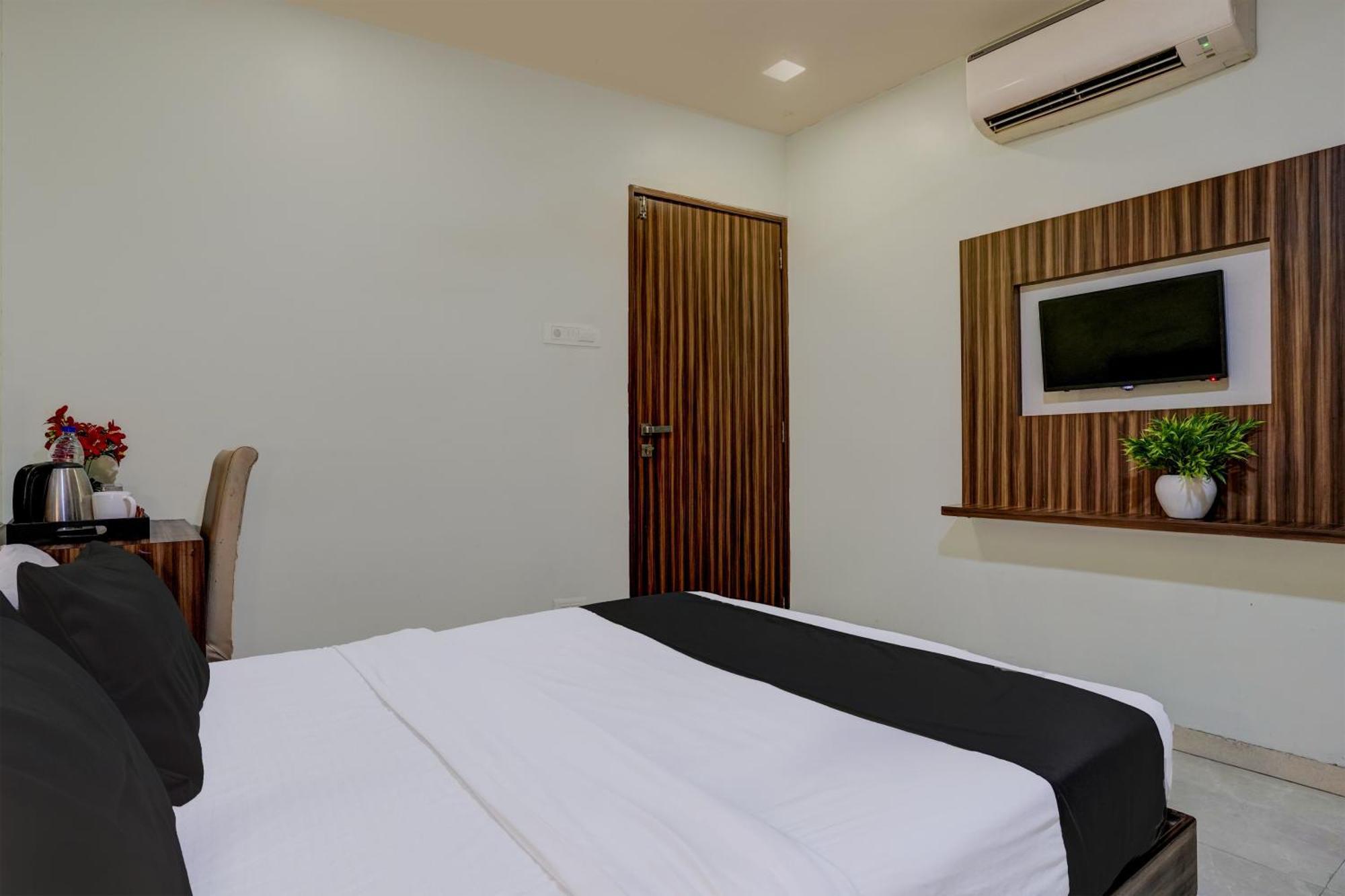Oyo Hotel Blue Sapphire Residency Near Chhatrapati Shivaji International Airport Mumbai Dış mekan fotoğraf